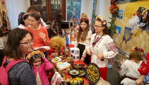 La OTAN recauda fondos para ayudar a los niños ucranianos (Fotos)