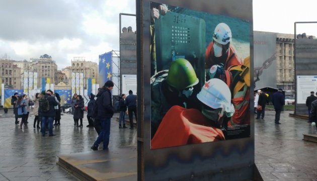 Exhibition dedicated to anniversary of the Revolution of Dignity opens on Independence Square in Kyiv. Photos