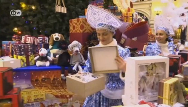 У Москві продають новорічні іграшки із зображенням військової техніки