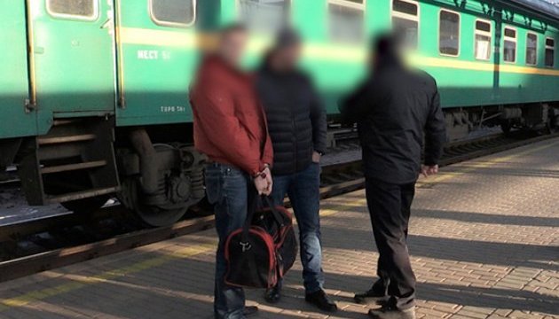 Преступники пытались вывезти в Россию подростков для трансплантации органов Преступники пытались вывезти в Россию подростков для трансплантации органов