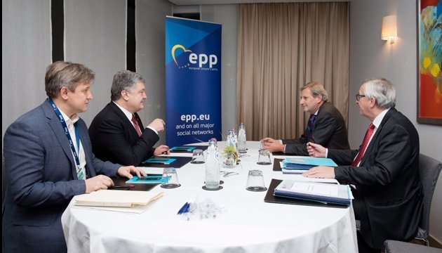 Petró Poroshenko y Jean-Claude Juncker discuten las perspectivas de un nuevo paquete de ayuda financiera a Ucrania
