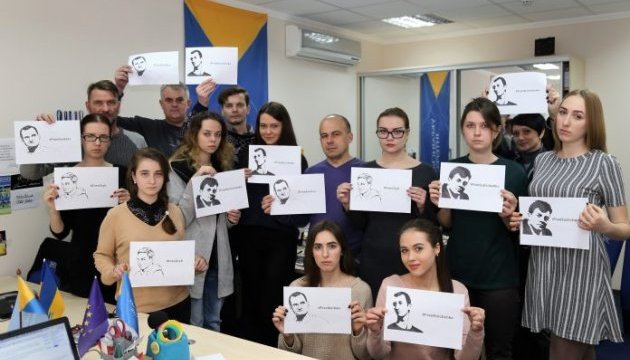 Редакція “Українського інтересу” підтримала політв'язнів флешмобом