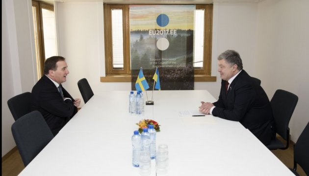 Порошенко обсудил с премьером Швеции ситуацию на Донбассе Порошенко обсудил с премьером Швеции ситуацию на Донбассе