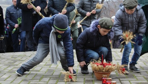 На Буковині проходять жалобні заходи у пам'ять про жертв голодоморів