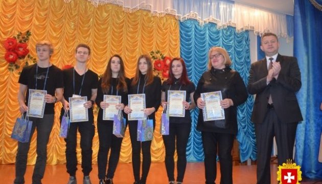 Юні біологи з Хмельниччини перемогли у Всеукраїнському турнірі у Рівному