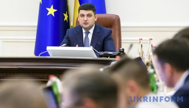 PM Groysman: Residents evacuated from Novoluhanske after yesterday’s shelling 