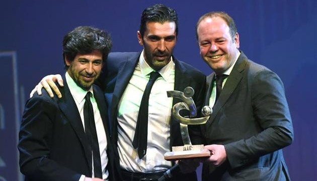Буффон - кращий футболіст року в Італії