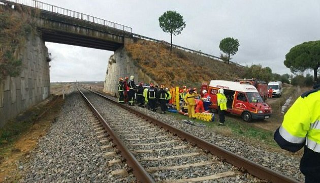 Кількість постраждалих через аварію поїзда під Барселоною зросла до 44