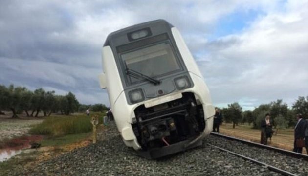 В Іспанії з рейок зійшов пасажирський потяг