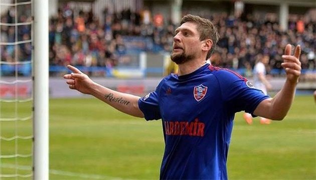 Футбол: Селезнев забил мяч за Футбол: Селезнев забил мяч за