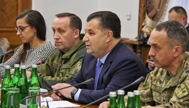 Ministro de Defensa Poltorak: La situación en Donbás es una amenaza para todo el mundo occidental