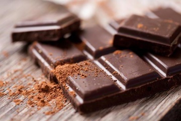 Les scientifiques estiment que la consommation régulière de chocolat noir prolonge la vie 