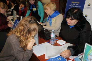 В Україні на обліку в службі зайнятості перебувають понад 350 тис. осіб