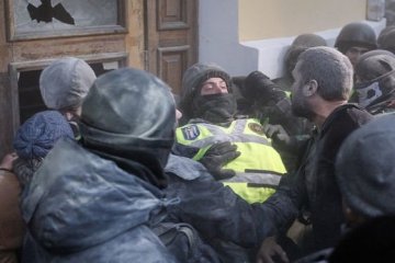 Посольство США про штурм Жовтневого: Це зловживання правом на мирний протест