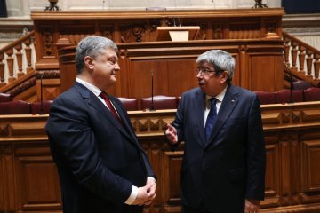 Порошенко подякував парламенту Португалії за визнання Голодомору в Україні