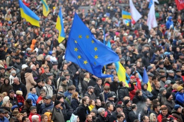 У Києві сім років тому був форум Євромайданів, а в Харкові - зліт Партії регіонів