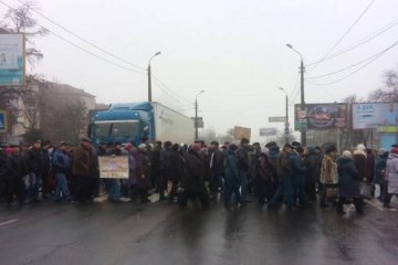 У Миколаєві суднобудівники знову перекрили Південнобузький міст