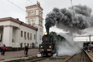 Навколо Києва курсуватиме святковий ретропоїзд