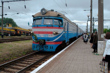 На Черкащині дівчинку вдарило струмом, коли вона робила селфі на вагоні