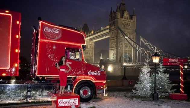 У Британії хочуть заборонити різдвяні вантажівки Coca-Cola через шкоду здоров'ю дітей