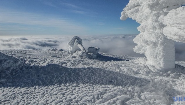 У Карпатах випало 1,5 метра снігу