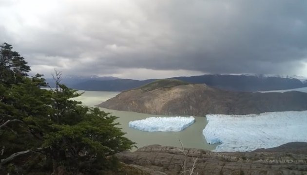 У Чилі від льодовика вперше за чверть століття відколовся величезний айсберг