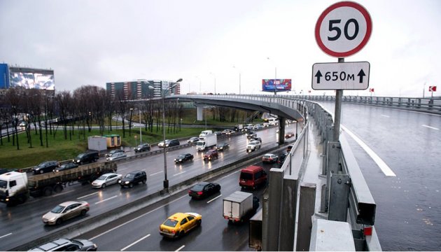 А что произойдет, если украинцы будут ехать по городам, не превышая 50 км/ч... А что произойдет, если украинцы будут ехать по городам, не превышая 50 км/ч...