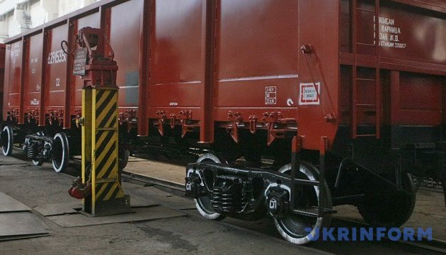 З початку року Укрзалізниця побудувала і придбала 1230 вантажних вагонів