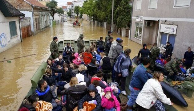 В Албанії повінь змушує мешканців залишати домівки