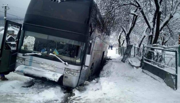 На Закарпатті злетів з дороги автобус, який віз 46 пасажирів до Італії