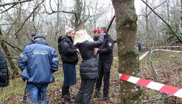 У лісосмузі на Одещині знайшли скелетовані тіла жінки та двох дітей
