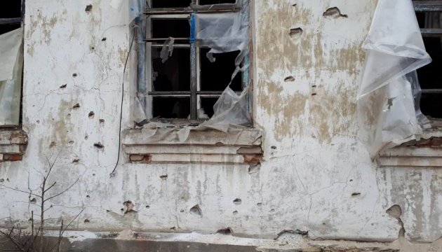 Обстріли бойовиків залишили без світла й газу мешканців села на Луганщині - Гарбуз