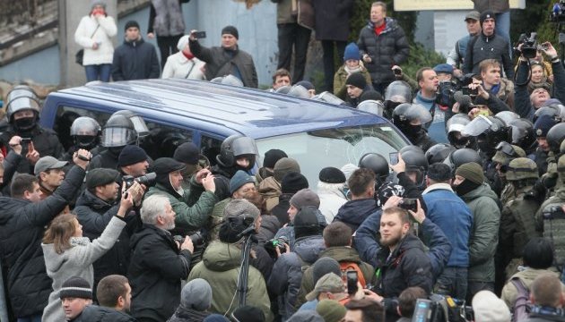 Supporters of Saakashvili pull him out of police van