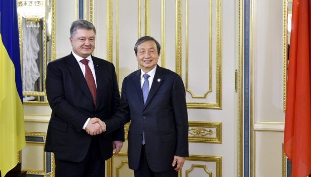 Порошенко запросив главу КНР в Україну