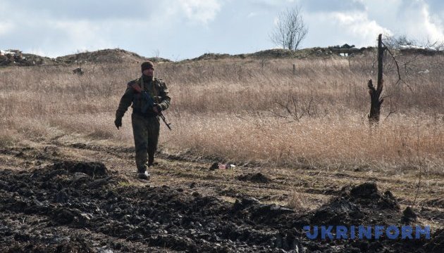 One Ukrainian soldier killed, three wounded in Donbas over past day