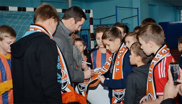 Срна провів зустріч з юними футболістами-переселенцями з Донбаса