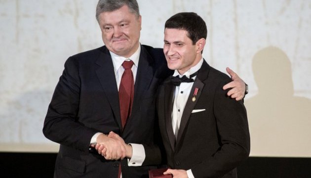 Президент наградил режиссера Президент наградил режиссера