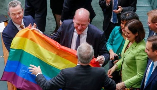 Австралія остаточно схвалила одностатеві шлюби