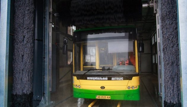 У Вінниці відкрили першу в країні енергоефективну автомийку для муніципальних автобусів