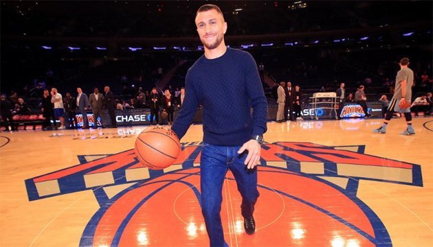 Ломаченко відвідав матч НБА у Нью-Йорку