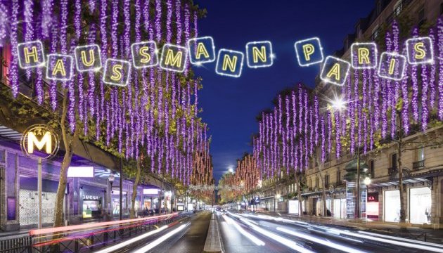 Туристи можуть керувати святковою ілюмінацією в Парижі