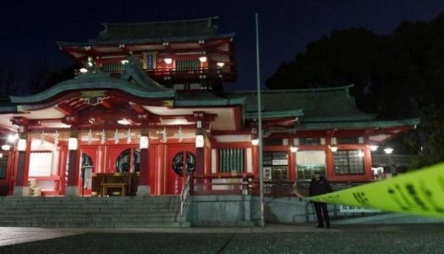 Чоловік із самурайським мечем влаштував різанину у храмі Токіо