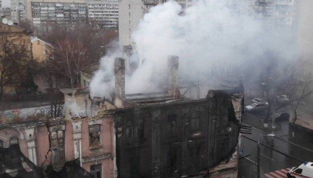 У Києві знову горить пам'ятка архітектури У Києві знову горить пам'ятка архітектури