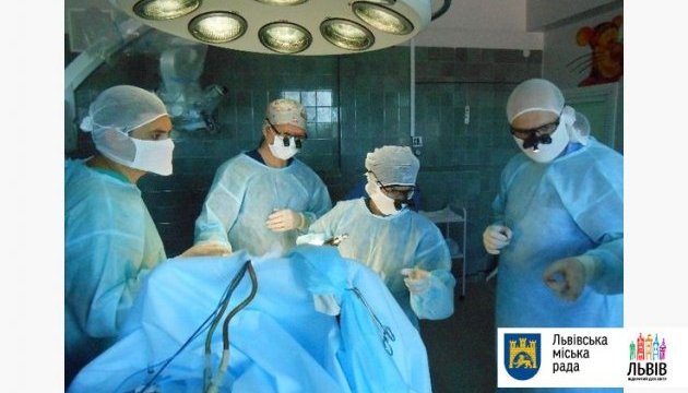 Польські хірурги у Львові оперують дітей зі складними патологіями