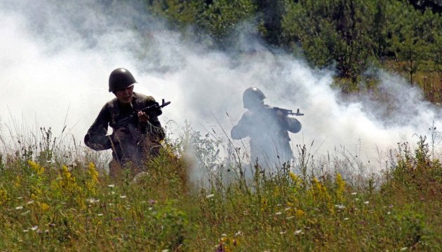 Бойовики за добу випустили по українських позиціях 90 мін