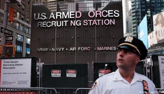 Суд скасував заборону Трампа на службу в армії для трансгендерів