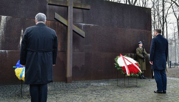 Les Présidents de l’Ukraine et de la Pologne ont déposé des fleurs au Mémorial des victimes du régime totalitaire (photos, vidéo)