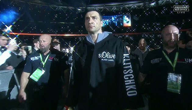 Боксерський халат Кличка з поєдинку проти Джошуа проданий за $215 тис