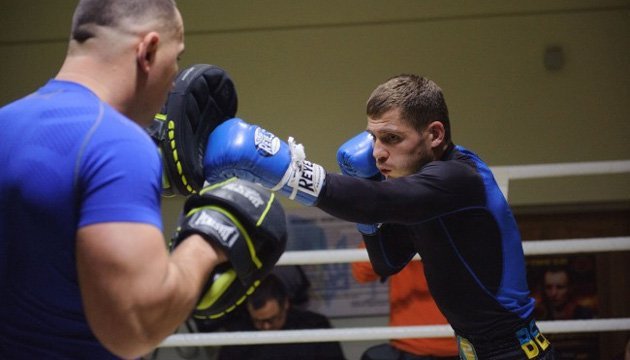 Бокс: Беринчик і Малиновський провели відкрите тренування 