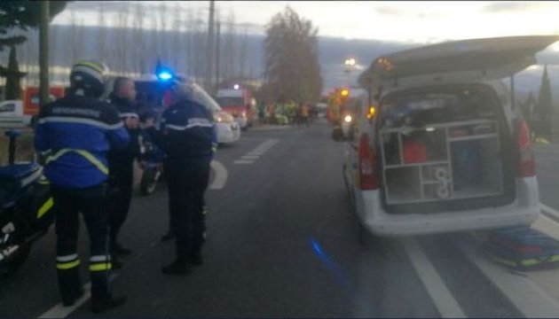 У Франції поїзд зіткнувся зі шкільним автобусом, є загиблі